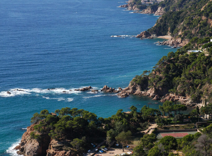 Vista de la cala canyet i el litoral de Santa Cristina d'Aro