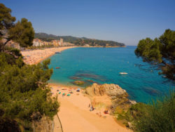 The Catalan Government, Lloret de Mar Town Council, Girona Provincial Council’s Tourist Board and Mesa Empresarial sign the agreement to fund the tourist restructuring of the municipality