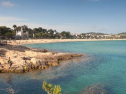 En los meses de julio y agosto, el sector turístico de la provincia de Girona ha registrado cifras de ocupación ligeramente inferiores a las del verano de 2017, aunque el gasto del turismo extranjero ha aumentado.
